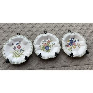 Home‎ Interiors and Gifts Plates Flowers Insects Sage Green Trim Set 3 & Hangers